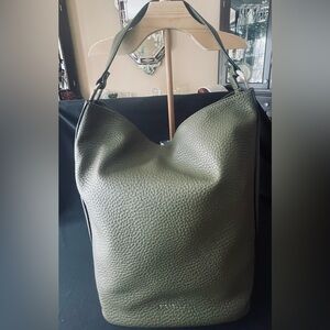 “FIORELLI” Olive Green Pebbled Italian 🇮🇹 Leather Bucket Bag.  NWOT